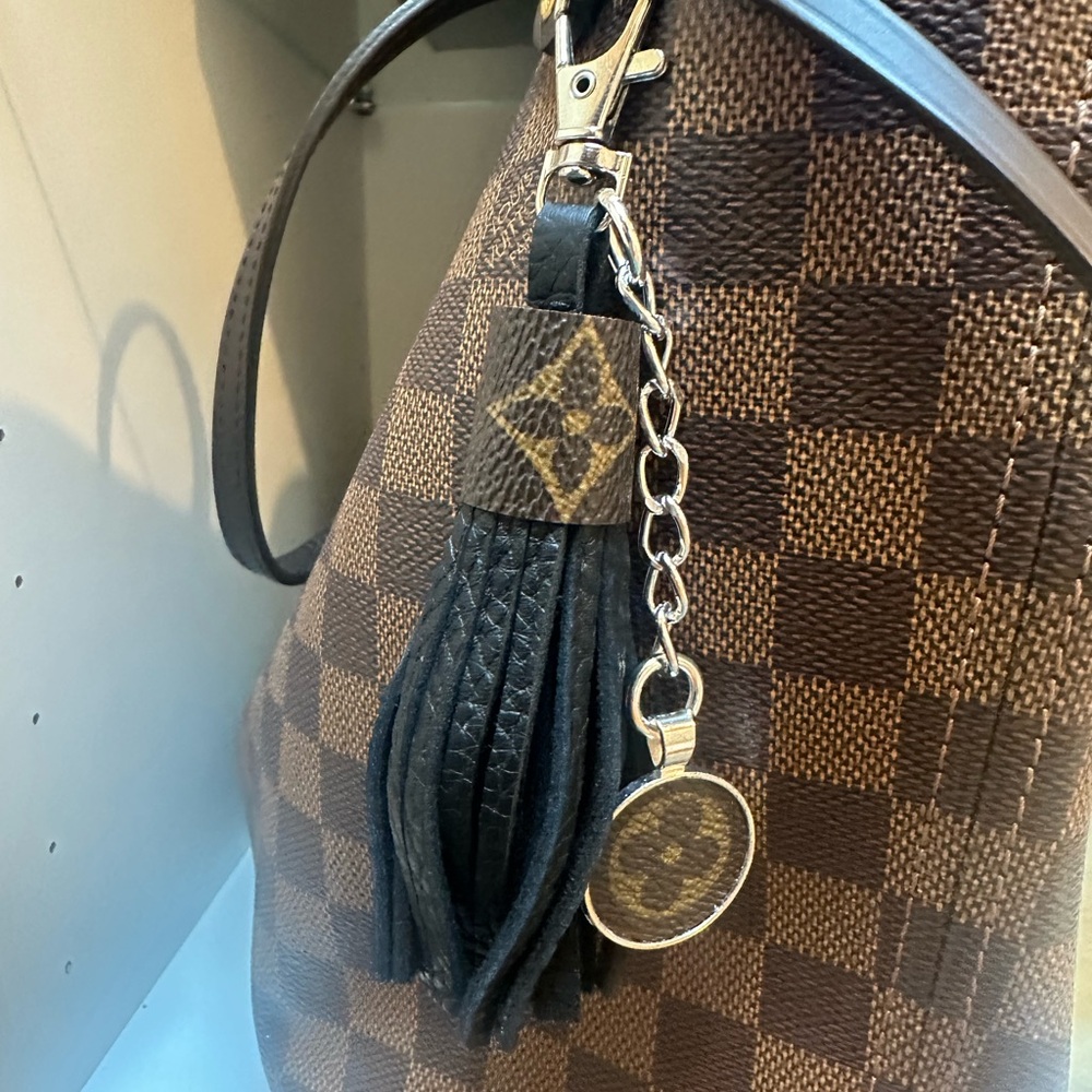 Handmade tassel keychain - Picture 2 of 6